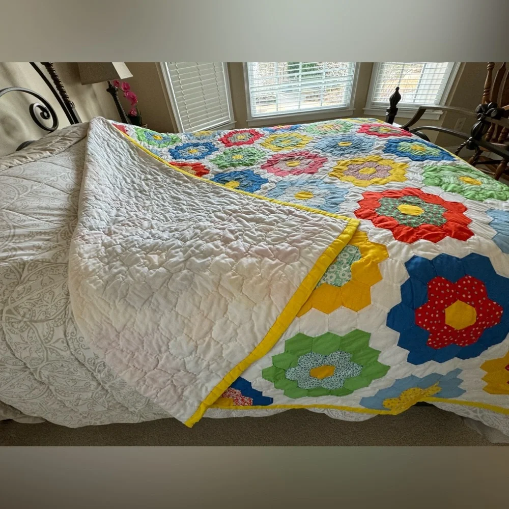 Rare Vintage 1920’s Grandmother’s Flower Garden Hand Stitched 92”x72” Quilt